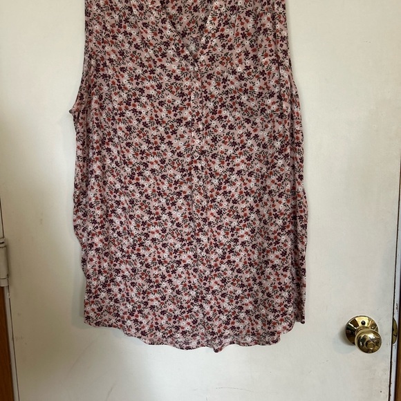 Market & Spruce Prat Sleeveless Henley Blouse 1X Pink & Floral - Picture 4 of 10